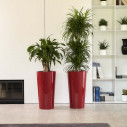 pot haut d'extérieur rouge, pour plante au jardin