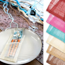 4 pochettes couverts et serviettes