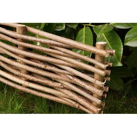 bordure de jardin en noisetier tressé