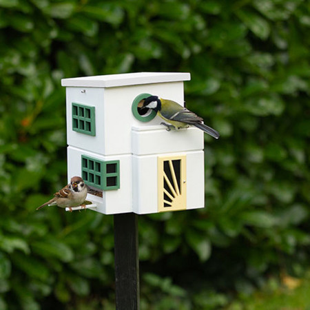 Maison à oiseaux au jardin